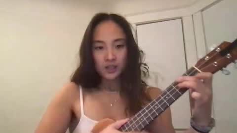 Snapshot of chellybear101 chatting on 01-19-25, 04:33 chellybear101 online show from 01-19-25, 04:33