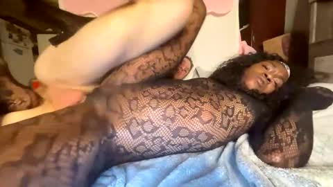 Chels luv online show from 12-15-25, 06:17