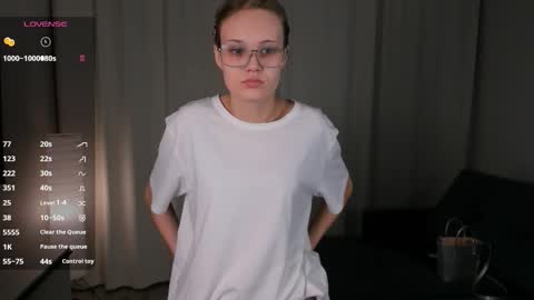 Anna online show from 11-26-25, 01:12