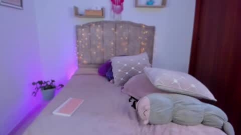 Snapshot of cherries_and_wine_ chatting on 12-07-24, 07:10 cherries_and_wine_ online show from 12-07-24, 07:10