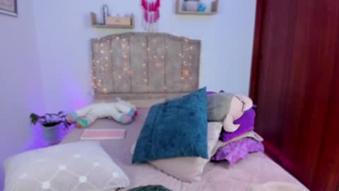 Snapshot of cherries_and_wine_ chatting on 12-14-24, 08:40 cherries_and_wine_ online show from 12-14-24, 08:40