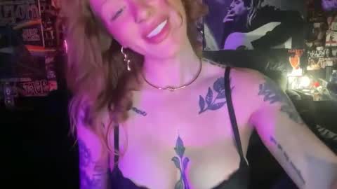 Snapshot of cherriesinchains chatting on 11-27-25, 04:58 Cherry online show from 11-27-25, 04:58