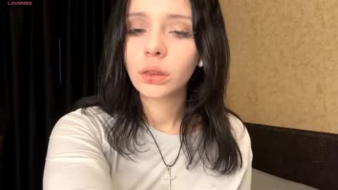 Snapshot of cherriezordan chatting on 12-17-25, 01:06 Eva online show from 12-17-25, 01:06