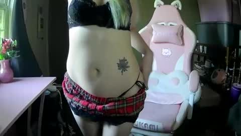 Snapshot of cherritwisted_x chatting on 03-21-26, 10:46 Cherri online show from 03-21-26, 10:46