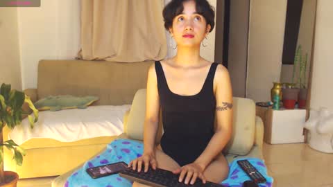 Snapshot of cherryl_b chatting on 12-15-24, 04:40 Cereza online show from 12-15-24, 04:40