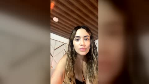 Snapshot of cherrysexx chatting on 12-17-25, 02:39 Nathalie online show from 12-17-25, 02:39