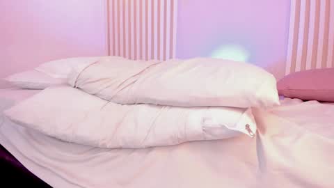 Snapshot of cherrysnow_ chatting on 01-28-25, 07:32 Cherry online show from 01-28-25, 07:32