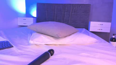 Snapshot of cherrysnow_ chatting on 02-11-25, 10:04 Cherry online show from 02-11-25, 10:04