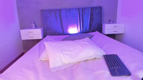 Snapshot of cherrysnow_ chatting on 02-22-25, 07:01 Cherry online show from 02-22-25, 07:01