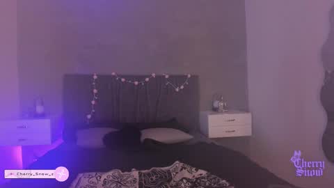 Snapshot of cherrysnow_ chatting on 09-20-25, 04:35 Cherry online show from 09-20-25, 04:35