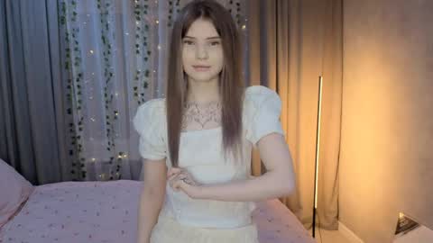 aroline online show from 04-15-26, 02:13