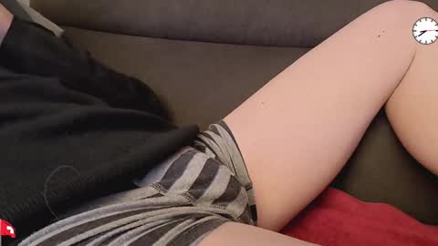 Snapshot of chezmonsieur_g chatting on 11-02-25, 07:38 Grey online show from 11-02-25, 07:38