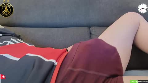 Snapshot of chezmonsieur_g chatting on 05-31-26, 06:09 Grey online show from 05-31-26, 06:09