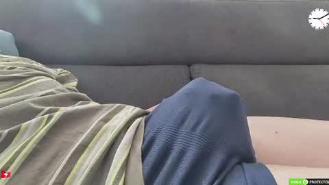 Snapshot of chezmonsieur_g chatting on 06-15-26, 07:10 Grey online show from 06-15-26, 07:10
