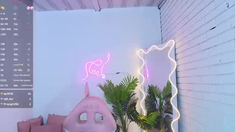 Snapshot of chiara_tay chatting on 03-10-25, 07:10 Chiara online show from 03-10-25, 07:10