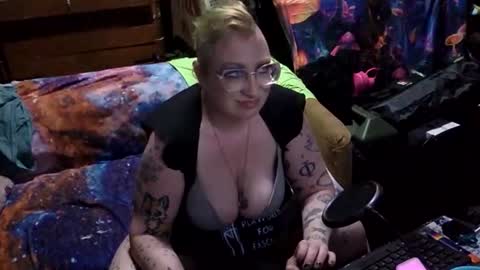 Snapshot of chiaroscurosiren chatting on 04-16-26, 05:52 CurvySiren online show from 04-16-26, 05:52