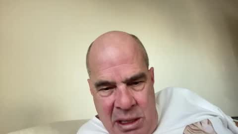 Snapshot of chillpuppy chatting on 10-22-25, 10:42 chillpuppy online show from 10-22-25, 10:42