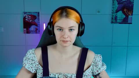 Snapshot of chillsnail_bro chatting on 11-18-25, 09:03 Bella online show from 11-18-25, 09:03