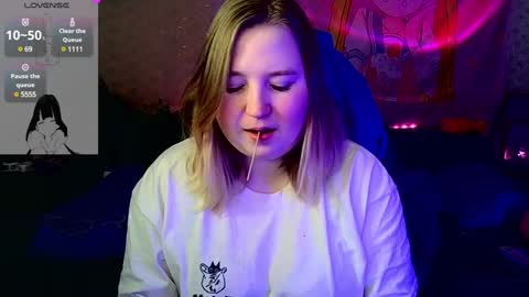 Snapshot of chimberwol chatting on 12-19-24, 08:23 Chim-Chim online show from 12-19-24, 08:23