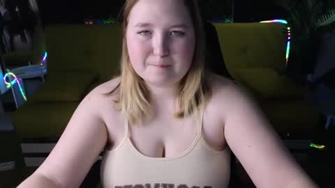 Snapshot of chimberwol chatting on 03-11-25, 04:21 Chim-Chim online show from 03-11-25, 04:21