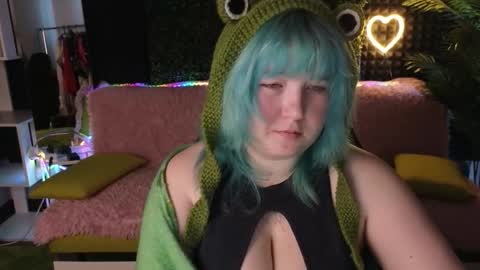 Snapshot of chimberwol chatting on 09-10-25, 01:16 Chim-Chim online show from 09-10-25, 01:16