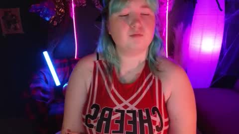 Snapshot of chimberwol chatting on 10-29-25, 02:25 Chim-Chim online show from 10-29-25, 02:25