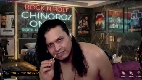 Snapshot of chinoroz chatting on 06-15-26, 10:50 Enrique online show from 06-15-26, 10:50