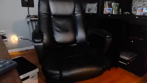 Snapshot of chiphoneman chatting on 01-15-25, 11:21 chiphoneman online show from 01-15-25, 11:21