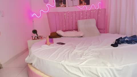 sophia online show from 12-22-24, 05:12