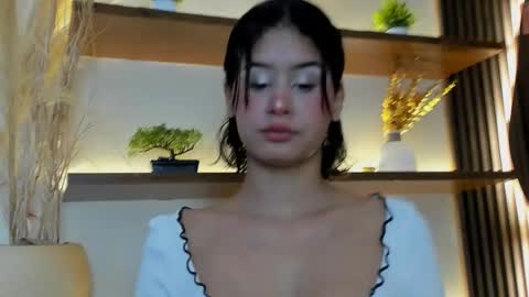 C H L O E  online show from 12-22-25, 01:19