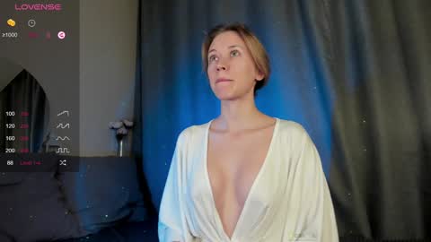 Chloe online show from 01-07-25, 01:17