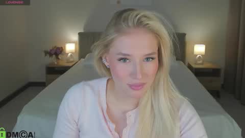 Snapshot of chloe_alba chatting on 01-06-26, 03:54 Chloe online show from 01-06-26, 03:54