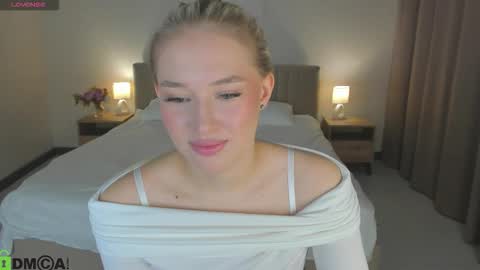 Snapshot of chloe_alba chatting on 01-13-26, 04:18 Chloe online show from 01-13-26, 04:18