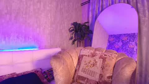 Snapshot of chloe_bronze chatting on 06-15-26, 08:22 Chloe online show from 06-15-26, 08:22