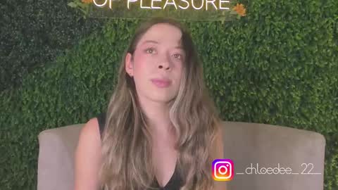 Snapshot of chloe_dee_ chatting on 10-02-25, 12:45 Chloe online show from 10-02-25, 12:45