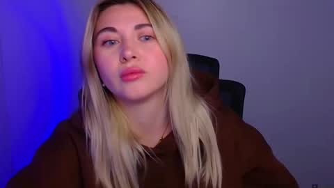 Chloe online show from 11-19-25, 09:20