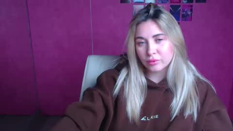 Chloe online show from 11-25-25, 12:16