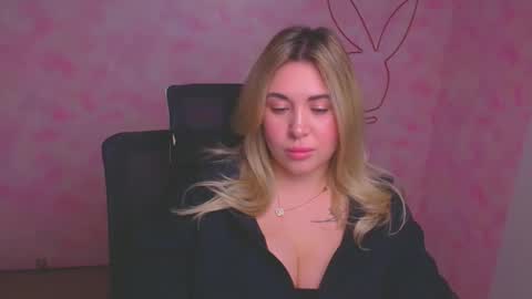 Chloe online show from 11-28-25, 12:19