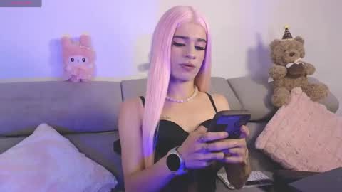 Snapshot of chloe_embeer69 chatting on 04-18-26, 02:26 Embeer online show from 04-18-26, 02:26