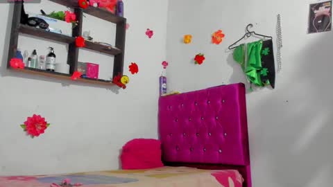 Snapshot of chloe_evanx_ chatting on 11-06-25, 02:45 Chloe Evanx online show from 11-06-25, 02:45