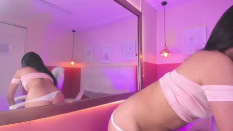 Snapshot of chloe_fischer chatting on 01-22-25, 08:59 Chloe online show from 01-22-25, 08:59