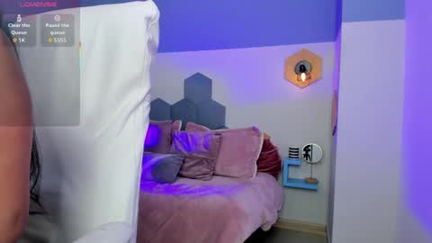 Snapshot of chloe_fischer chatting on 09-18-25, 02:52 Chloe online show from 09-18-25, 02:52