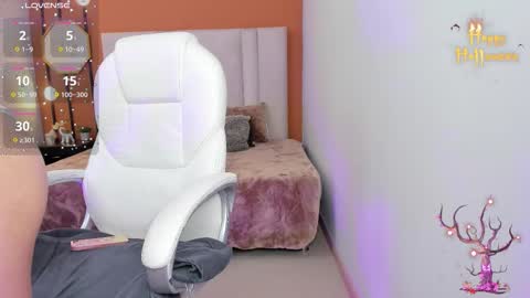 Snapshot of chloe_fischer chatting on 10-24-25, 05:31 Chloe online show from 10-24-25, 05:31