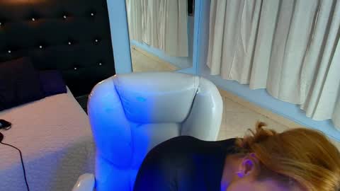 CHLOE online show from 12-21-24, 01:15