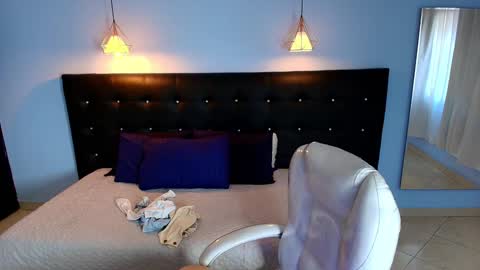 CHLOE online show from 12-23-24, 08:47