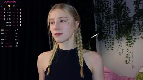 Snapshot of chloe_guidry chatting on 12-10-24, 02:16 Arianaa Mourrr online show from 12-10-24, 02:16