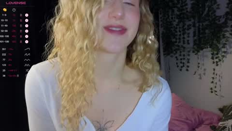Snapshot of chloe_guidry chatting on 12-11-24, 02:19 Arianaa Mourrr online show from 12-11-24, 02:19