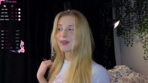 Snapshot of chloe_guidry chatting on 12-23-24, 06:22 Arianaa Mourrr online show from 12-23-24, 06:22