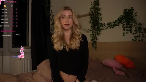 Snapshot of chloe_guidry chatting on 11-17-25, 04:07 Arianaa Mourrr online show from 11-17-25, 04:07