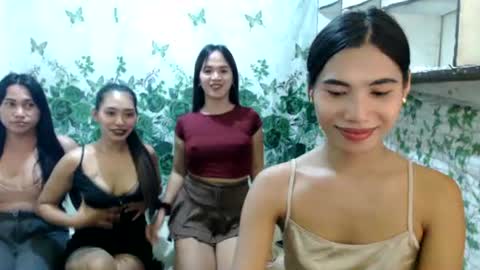 Snapshot of chloe_harlot chatting on 06-15-26, 02:52 chloe and harlot online show from 06-15-26, 02:52